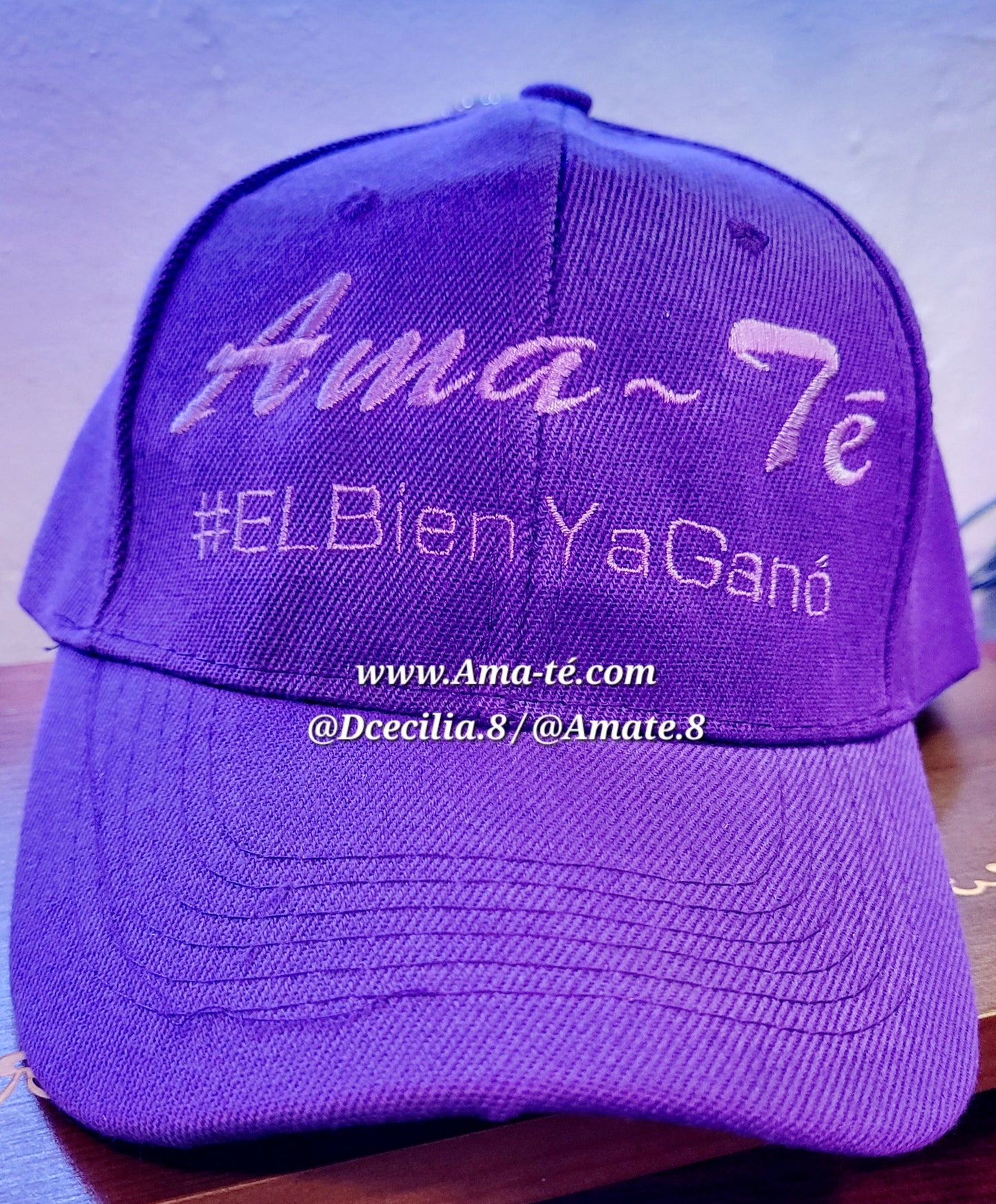 "El Bien Ya Gano" Gorros | Purple Hats