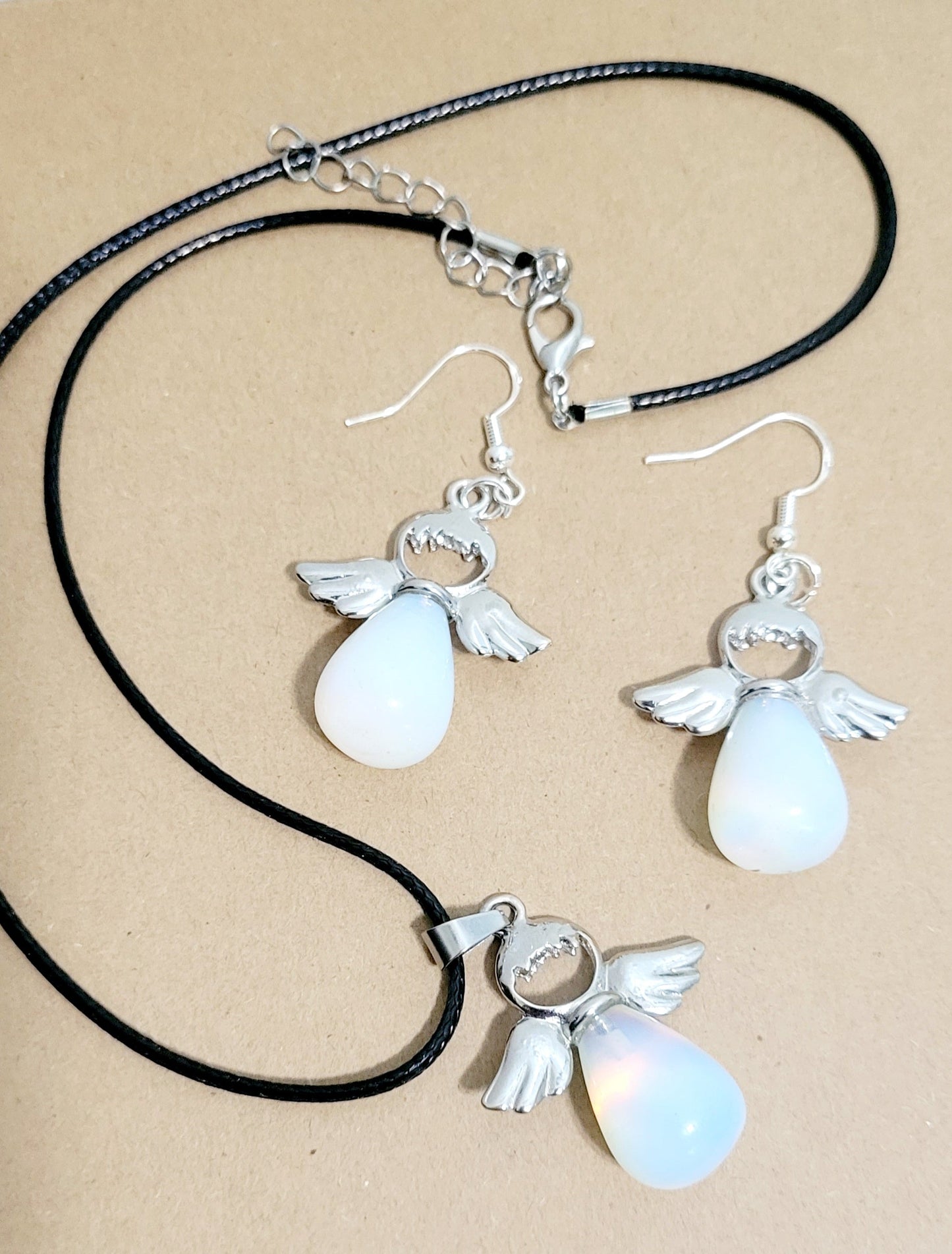 Jeu d'arètes et de collier d'Angel | Ensemble collier et boucles d'oreilles ange